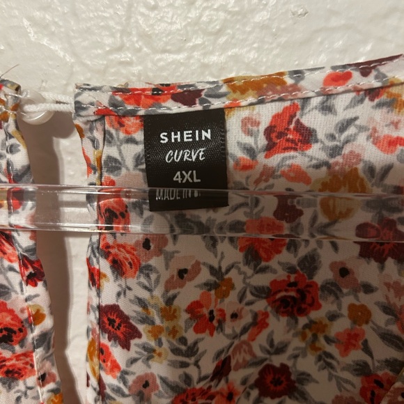 🐾SHEIN Curve Red and Gray Floral shorts romper size 4XL GUC - Picture 4 of 10